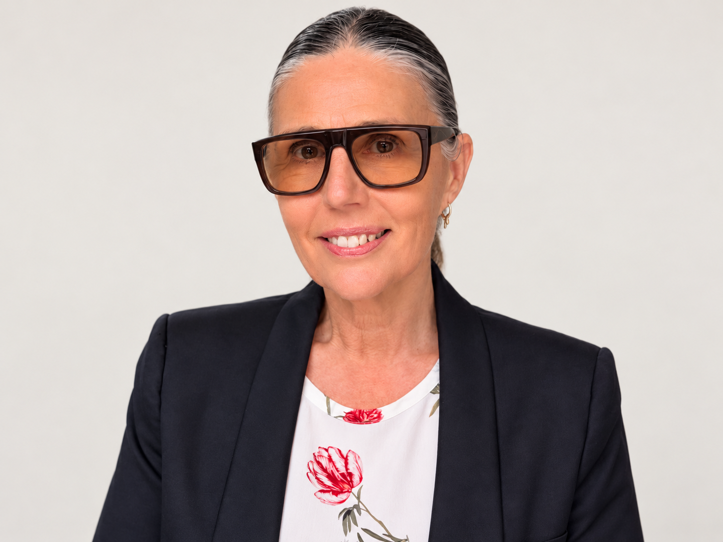 Lisa J Ryan